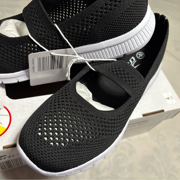 Trane Women's Black Athletic Slip-On Shoes - Picture 4 of 11